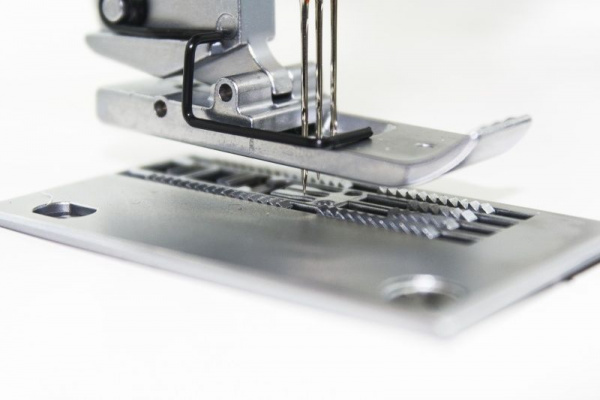 распошивальная машина janome coverpro 7 plus